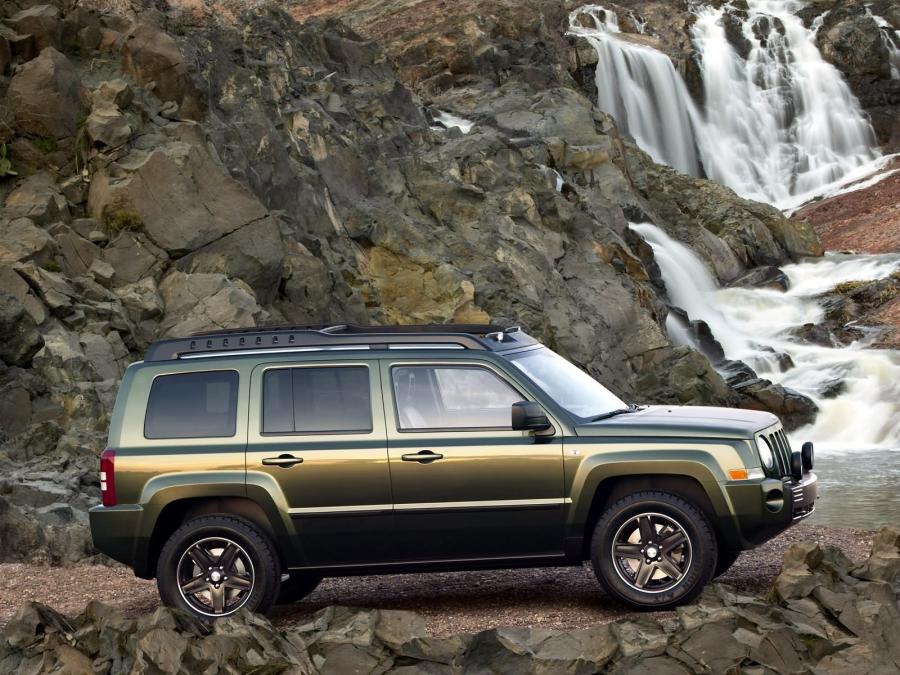  Jeep Patriot Concept 2005 года  (фото 8 из 16)